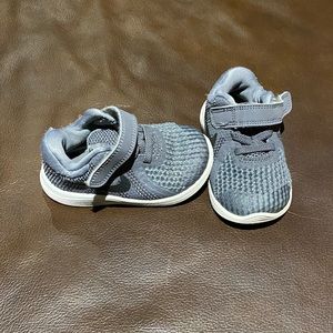 Toddler size 5 nikes